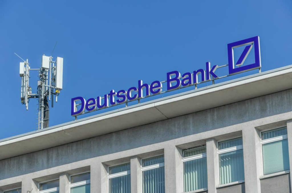 Un tribunal rus a ordonat ca activele, conturile, proprietăţile şi acţiunile Deutsche Bank din Rusia să fie sechestrate