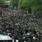 Ceremoniile funerare ale preşedintelui iranian au început cu o participare mai modestă