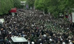 Ceremoniile funerare ale preşedintelui iranian au început cu o participare mai modestă