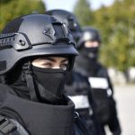 Spionul care a livrat chinezării antiglonț Jandarmeriei și Poliției a exportat ilegal în R. Moldova echipamente identice pentru forțe de ordine