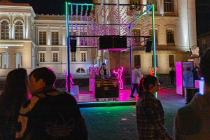 Romanian Creative Week deschide festivalul de muzică NeMO: o săptămână plină de concerte și party-uri în Capitala Moldovei  A doua săptămână a RCW aduce cel mai așteptat catwalk al anului  și show-ul New Media District