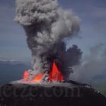 Vulcanul Ibu a intrat în erupţie în Indonezia: O coloană uriaşă de cenuşă, înaltă de patru kilometri