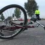 Accident atipic: două victime în urma unei coliziuni dintre o bicicletă și o motocicletă