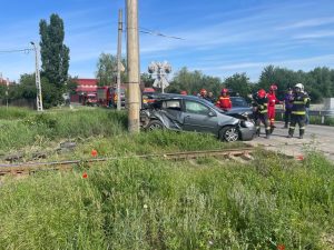 Iaşi: Accident la Târgu Frumos, între un tren şi un autoturism. Victima, un tânăr de 22 de ani – FOTO