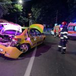 Un taxi a fost izbit de un autoturism, în Copou: două persoane au fost rănite