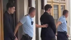 VIDEO Imagini cu Vlad Pascu după un an de stat în arest. Șoferul drogat și-a făcut schimbare de look