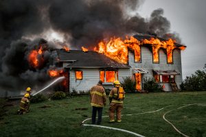 Un român căruia i-a ars locuința a primit despăgubiri de peste 500.000 de euro