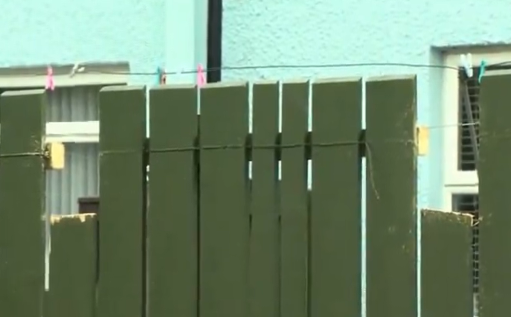  „Atac sinistru”. Un tânăr de 20 de ani, găsit crucificat pe un gard, cu cuie bătute în mâini, într-o parcare din Irlanda de Nord