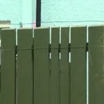 „Atac sinistru”. Un tânăr de 20 de ani, găsit crucificat pe un gard, cu cuie bătute în mâini, într-o parcare din Irlanda de Nord