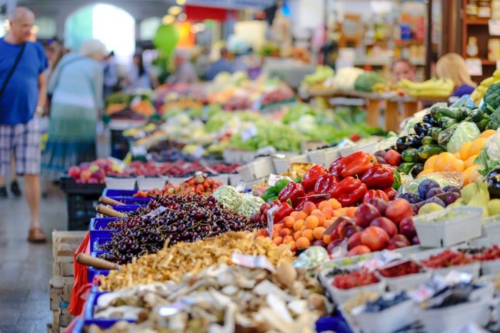 Au fost testate fructele și legumele din piețele ieșene.  „Este o îmbunătățire față de situația de anul trecut”