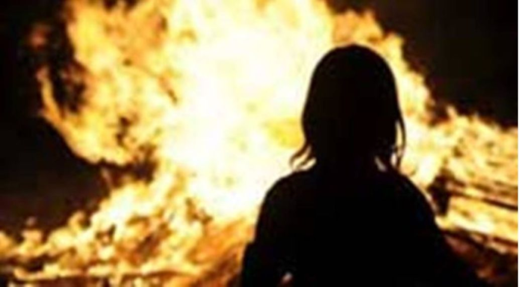  Femeie arestată după ce ar fi incendiat locuinţa unui vecin în noaptea de Paşte