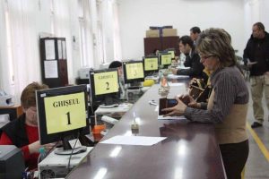 Jumătate dintre funcţionarii publici din România habar nu au ce servicii online oferă instituţia
