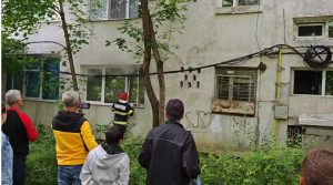 VIDEO: Incendiu izbucnit în bucătăria unui apartament din Piața Voievozilor (zona Olimp)