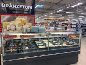 Kaufland versus OPC: până când e bună de mâncat brânza la calup? S-a decis la Judecătoria Iași