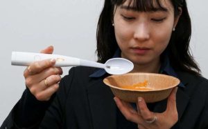 Lingura electrică Kirin, recompensată cu premiul Ig Nobel, ajunge pe mesele oamenilor