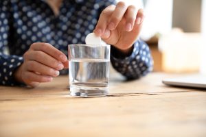 Medic ieșean, despre mituri legate de mahmureală: mai bine bei apă decât să iei aspirină