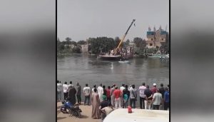 Un microbuz plin cu muncitoare a căzut de pe de pe un feribot în Nil, în Egipt VIDEO