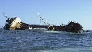 Marinarii salvaţi după scufundarea navei în apropiere de Sfântu Gheorghe au ajuns în Portul Constanţa