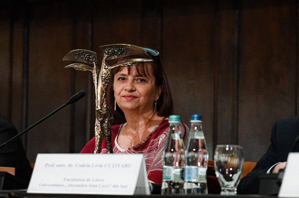 „Muza înaripată” aduce în zilele noastre povestea femeilor din Evul Mediu românesc. Trofeul ZDI, înmânat ieri câștigătoarei