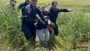 VIDEO Cum a fost prins criminalul fetiței de 8 ani din Botoșani. Alergat de câini, șeful IPJ, polițiști și jandarmi