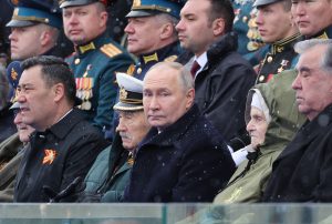 Cum a arătat Ziua Victoriei la Moscova: Un Putin izolat, amenințări nucleare și „emoție patriotică”