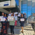 Aproximativ 20 de angajați ai postului Radio România Iași au continuat, ieri, seria protestelor spontane