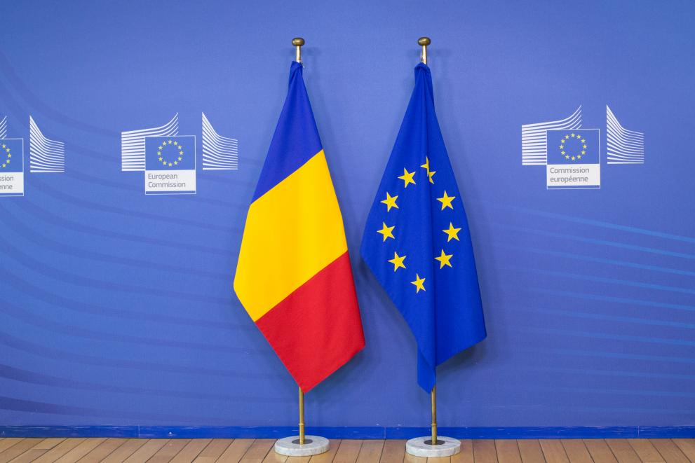  Sondaj INSCOP – Aproape 50% dintre români cred că aderarea la UE a adus mai degrabă avantaje României