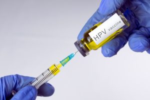 Studiu: Vaccinarea împotriva HPV reduce cu 90% din cazurile de cancer de col uterin